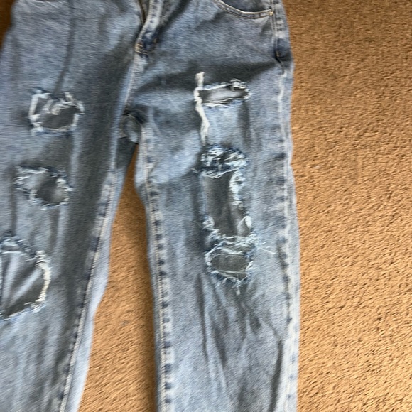 Distressed mom jeans size medium, never worn washed once - Picture 3 of 5